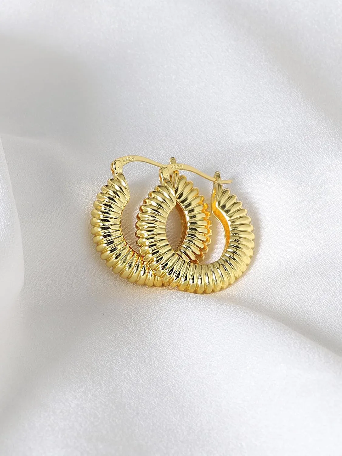 18K gold-plated cylindrical earrings | small earrings | women's gold earrings | perfect size hypoallergenic earrings