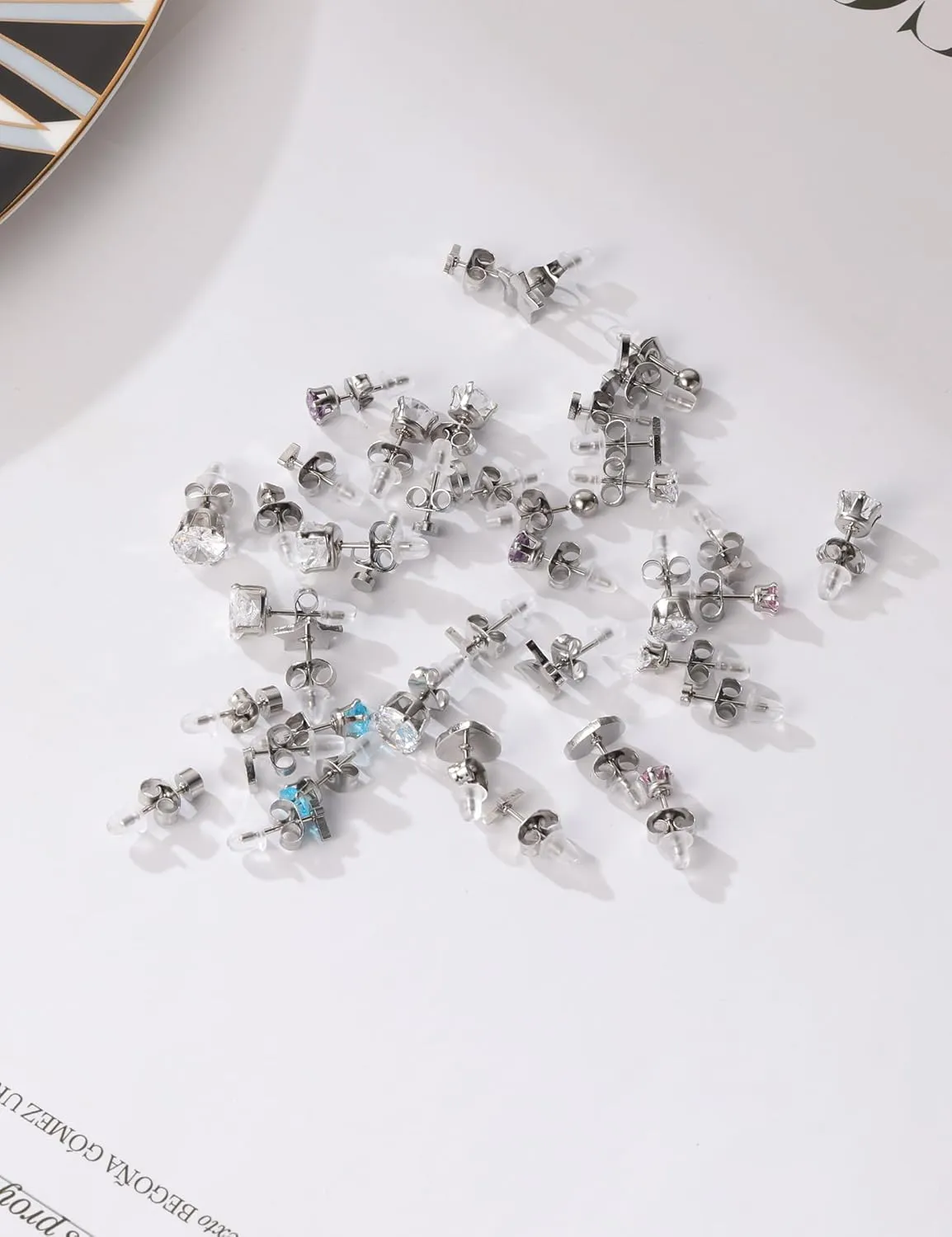 2 Pairs Cubic Zirconia Snowflake Stud Earrings, Fashionable Snowflake Earrings Dangle, Made with 316L Hypoallergenic Surgical Steel, Perfect Christmas Jewelry Gift for Women, Sexy and Elegant