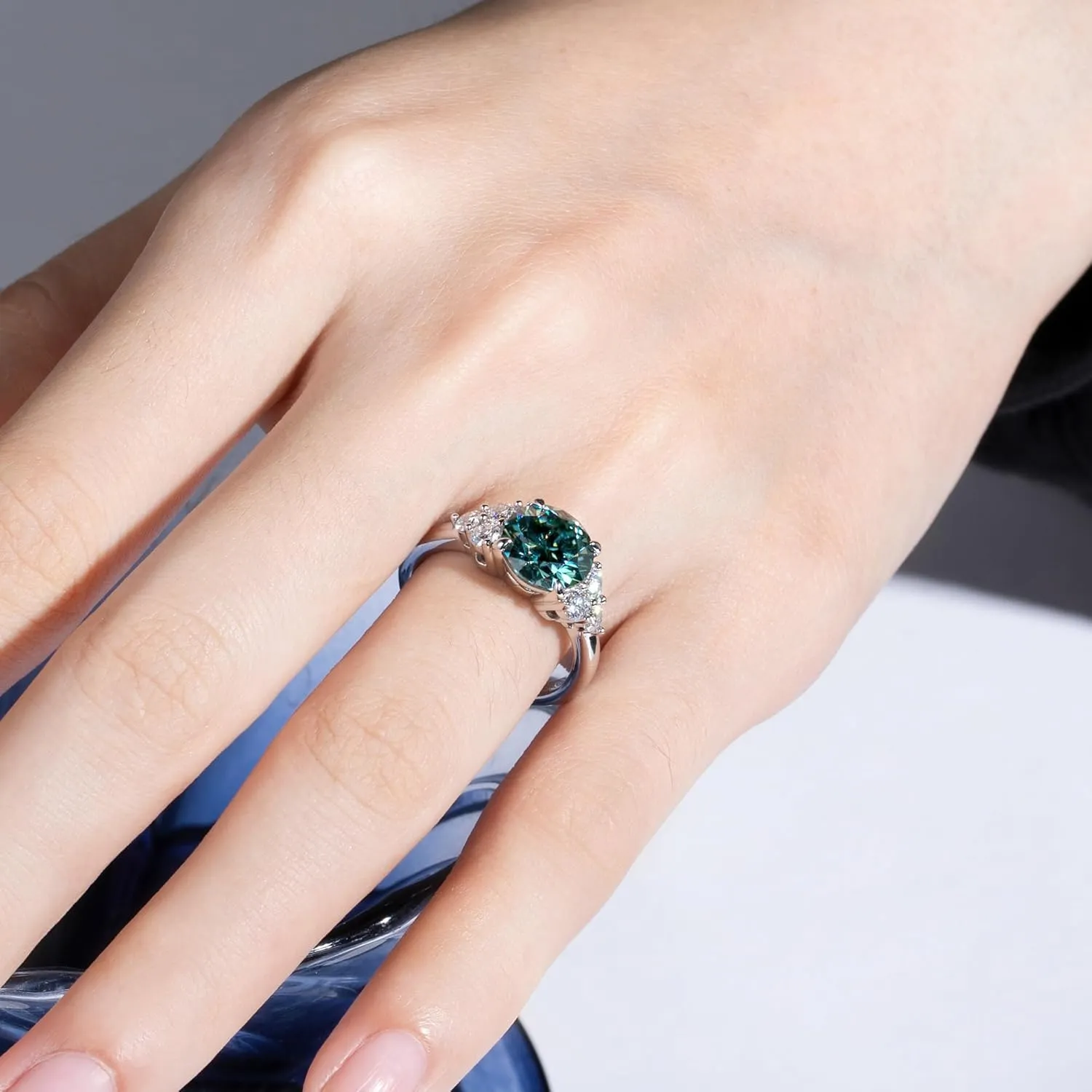 3.0 carat Fancy Vivid Blue Green Moissanite Ring 3.6 cttw Moissanite Engagement Rings for Women VVS D-color Certified Moissanite Anniversary Wedding Cluster Ring Platinum-Plated Silver Band