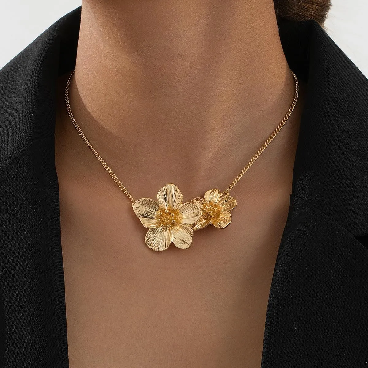 Chunky Gold Flower Necklace for Women,Trendy Gold Layered Floral Pendant Chain Choker Fashion Statement Wedding Bridesmaid Dating Party Costume Necklace Jewelry