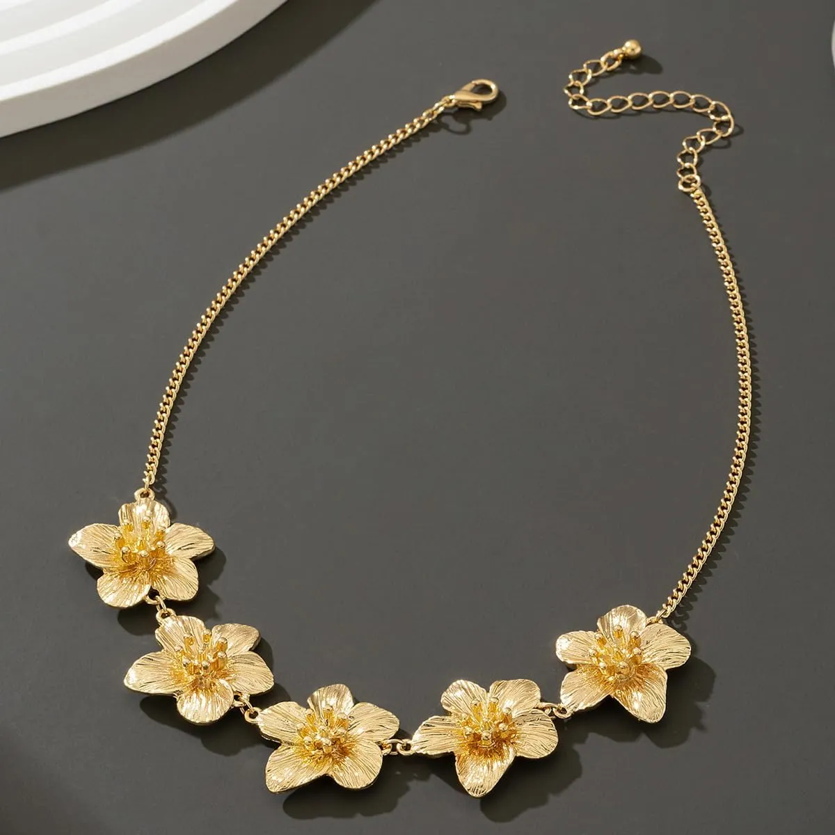 Chunky Gold Flower Necklace for Women,Trendy Gold Layered Floral Pendant Chain Choker Fashion Statement Wedding Bridesmaid Dating Party Costume Necklace Jewelry