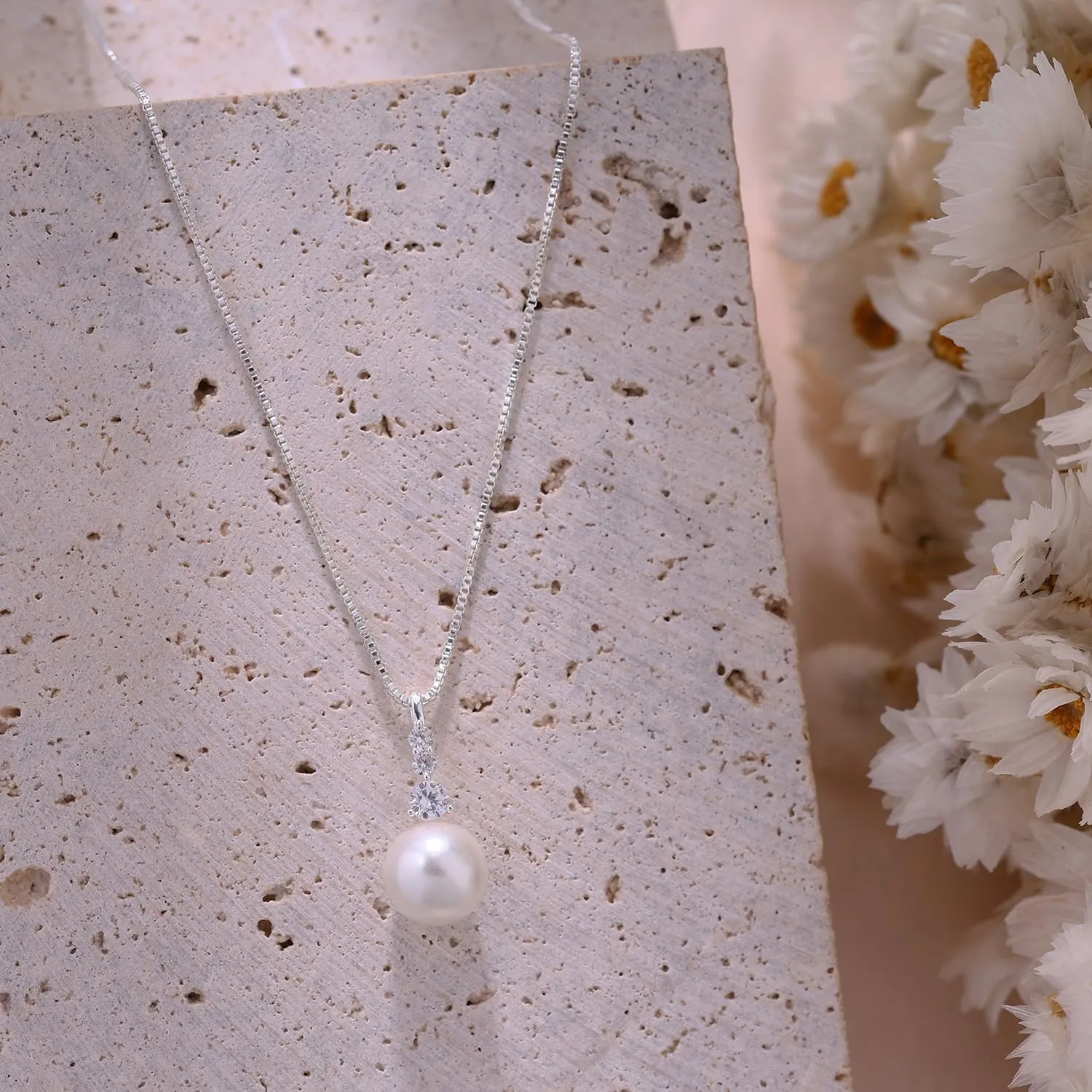 Ewrkbr Gold Pearl Necklaces for Women - 14K Gold Plated Dainty CZ Pearl Choker Necklace for Trendy Formal Wedding Occasions