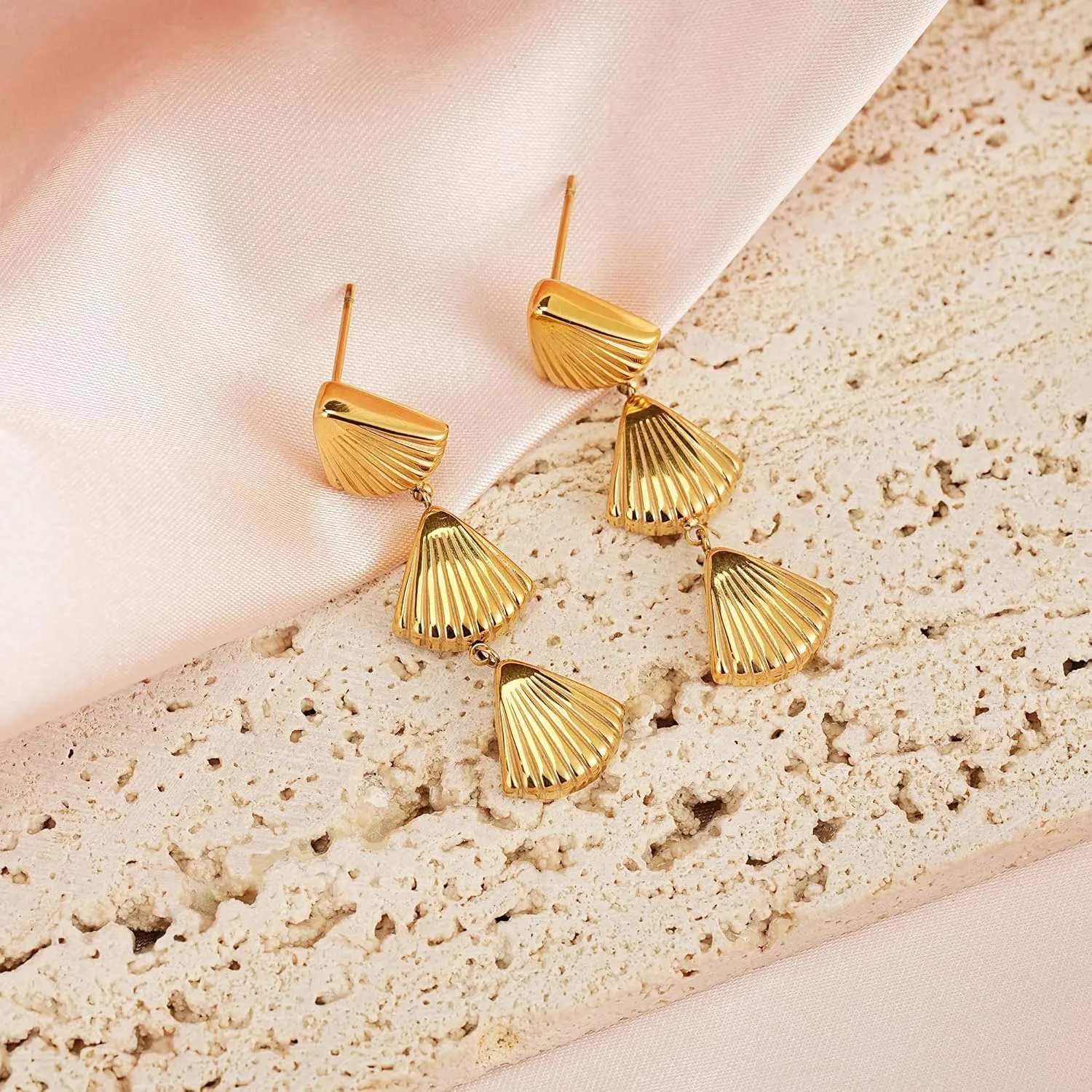 Gold Seashell Earrings for Women, 18K Gold Plated Starfish Sea Shell Stud Earring Trendy Summer Ocean Beachy Earrings Dangle Drop Jewelry Gift
