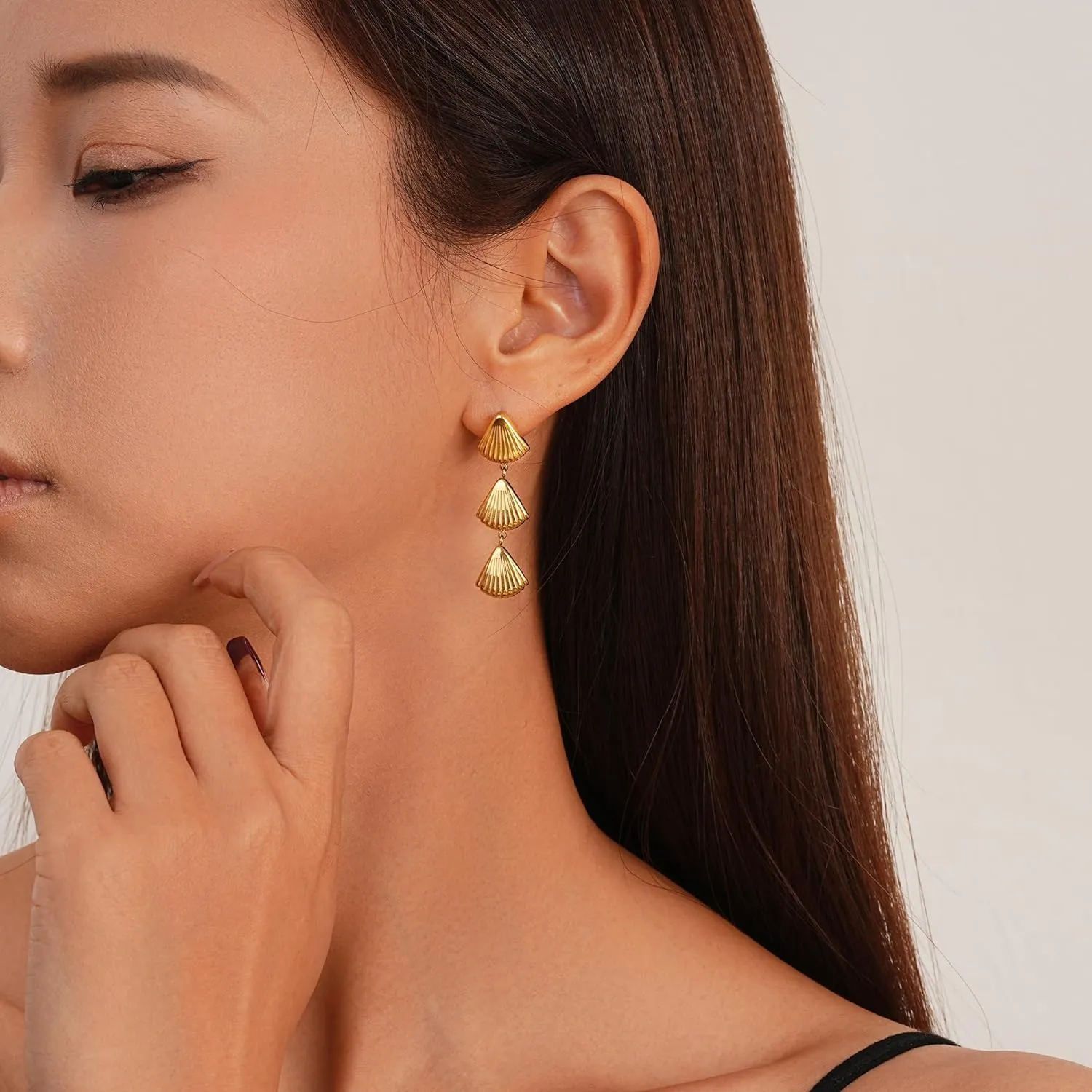 Gold Seashell Earrings for Women, 18K Gold Plated Starfish Sea Shell Stud Earring Trendy Summer Ocean Beachy Earrings Dangle Drop Jewelry Gift