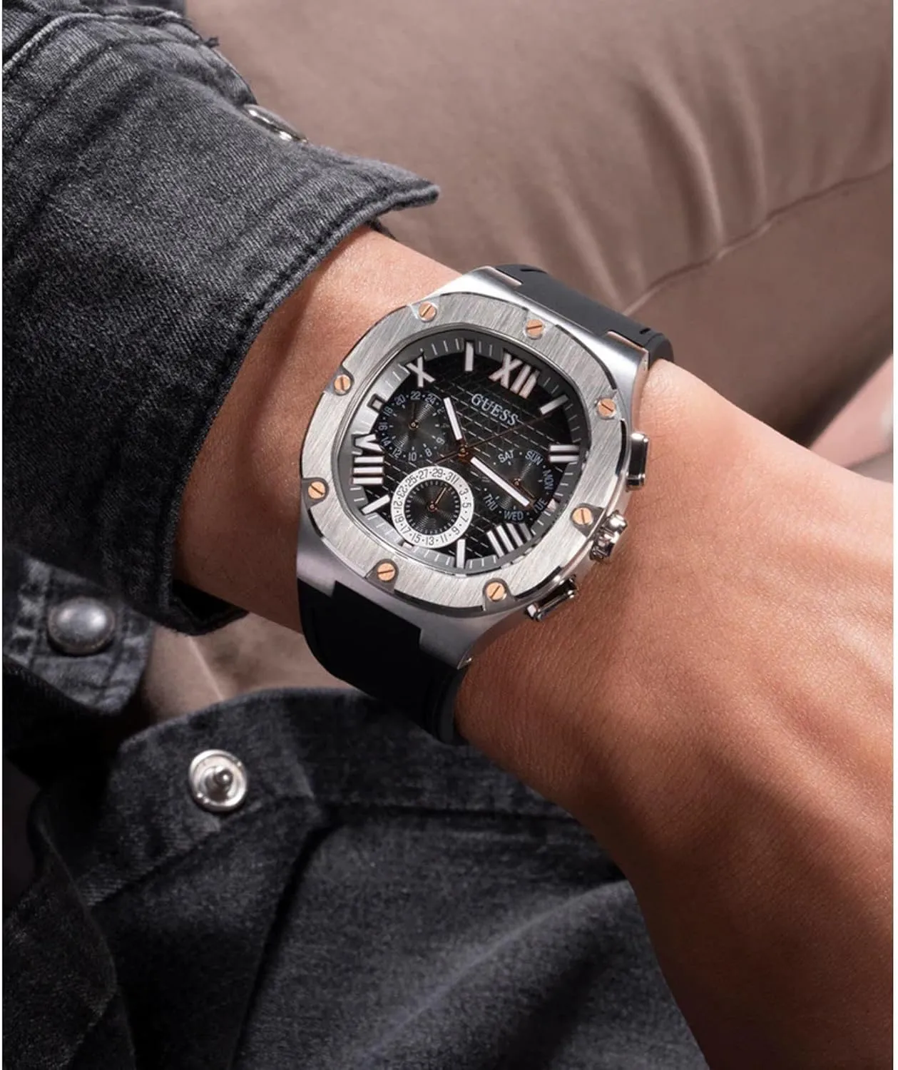 GUESS Men's 42mm Watch