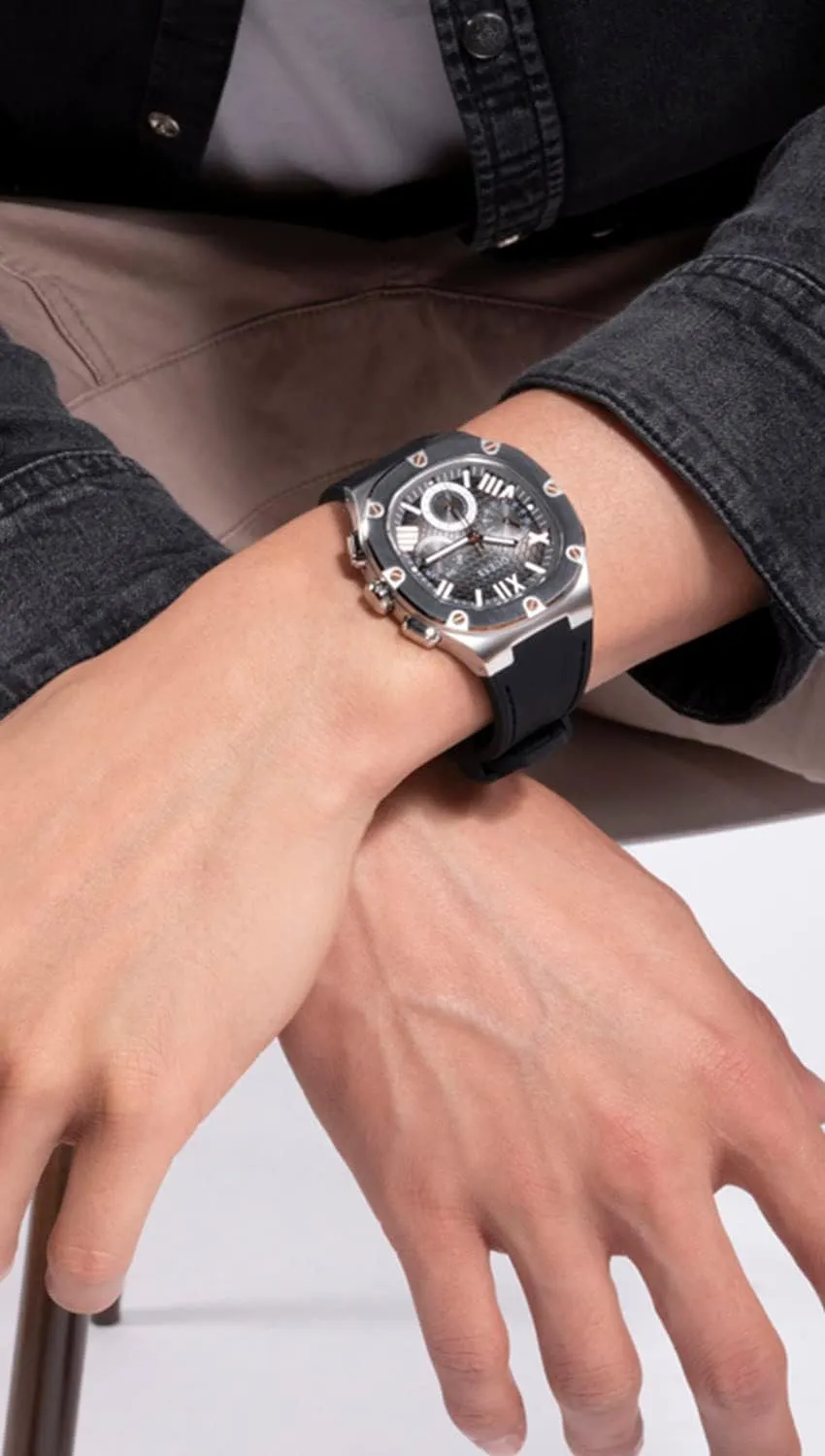 GUESS Men's 42mm Watch
