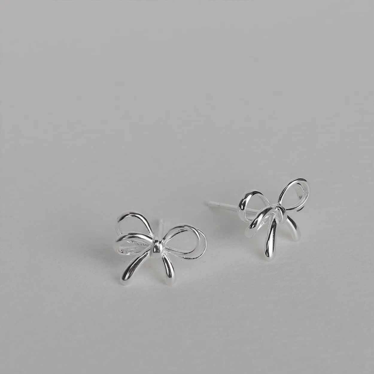 JeanBeau Small Bow Stud Earrings for Women Cute Ribbon Bowknot Studs Cartilage Hypoallergenic Holiday Party Prom Trendy Jewelry Gift