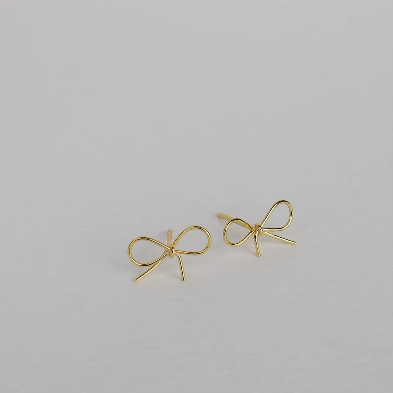 JeanBeau Small Bow Stud Earrings for Women Cute Ribbon Bowknot Studs Cartilage Hypoallergenic Holiday Party Prom Trendy Jewelry Gift