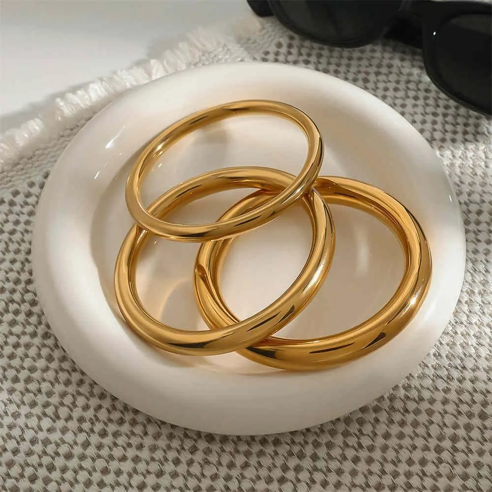NewZenro Chunky 18k Gold Plated Bracelet for Women Men Minimalist Stainless Steel Simple Design Durable Hypoallergenic Lightweight Stackable Stretch Bangle Jewelry for Everyday Wear