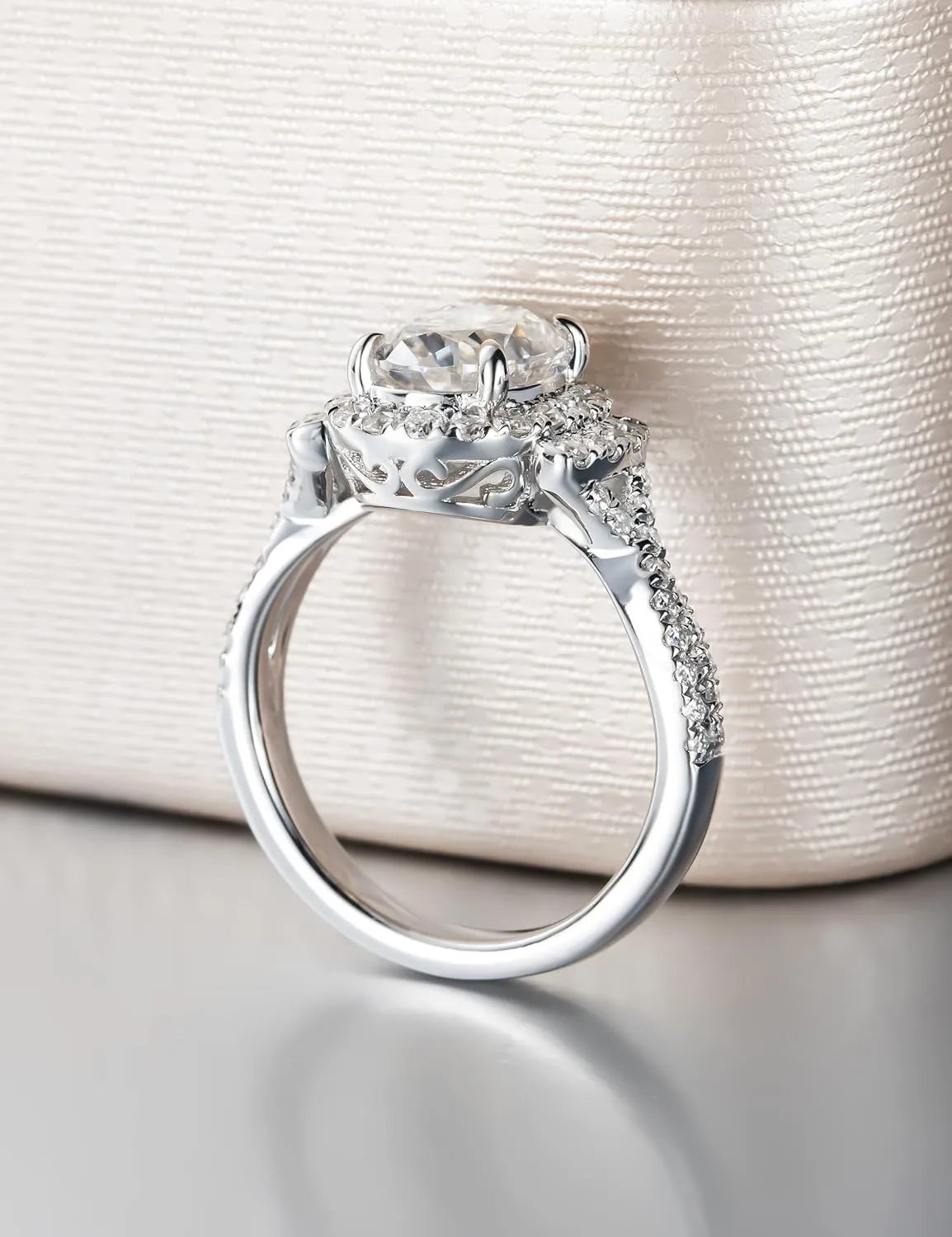 Oval cut Moissanite Halo Engagement Ring for Women 2.65 cttw D color VVS Moissanite Twisting Anniversary Bridal Cathedral Rings Platinum-Plated Silver Infinity Vine Wedding Eternity Band