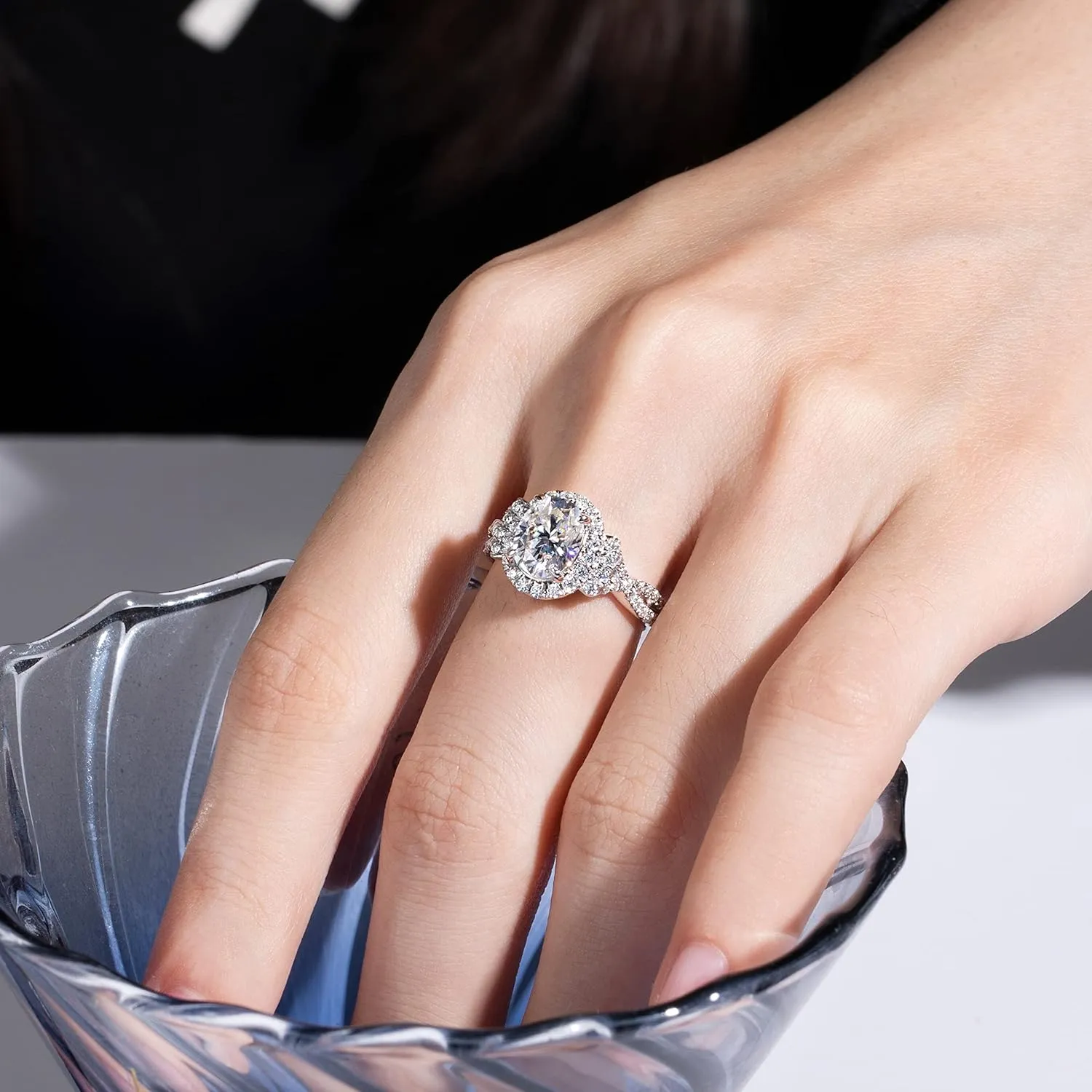 Oval cut Moissanite Halo Engagement Ring for Women 2.65 cttw D color VVS Moissanite Twisting Anniversary Bridal Cathedral Rings Platinum-Plated Silver Infinity Vine Wedding Eternity Band