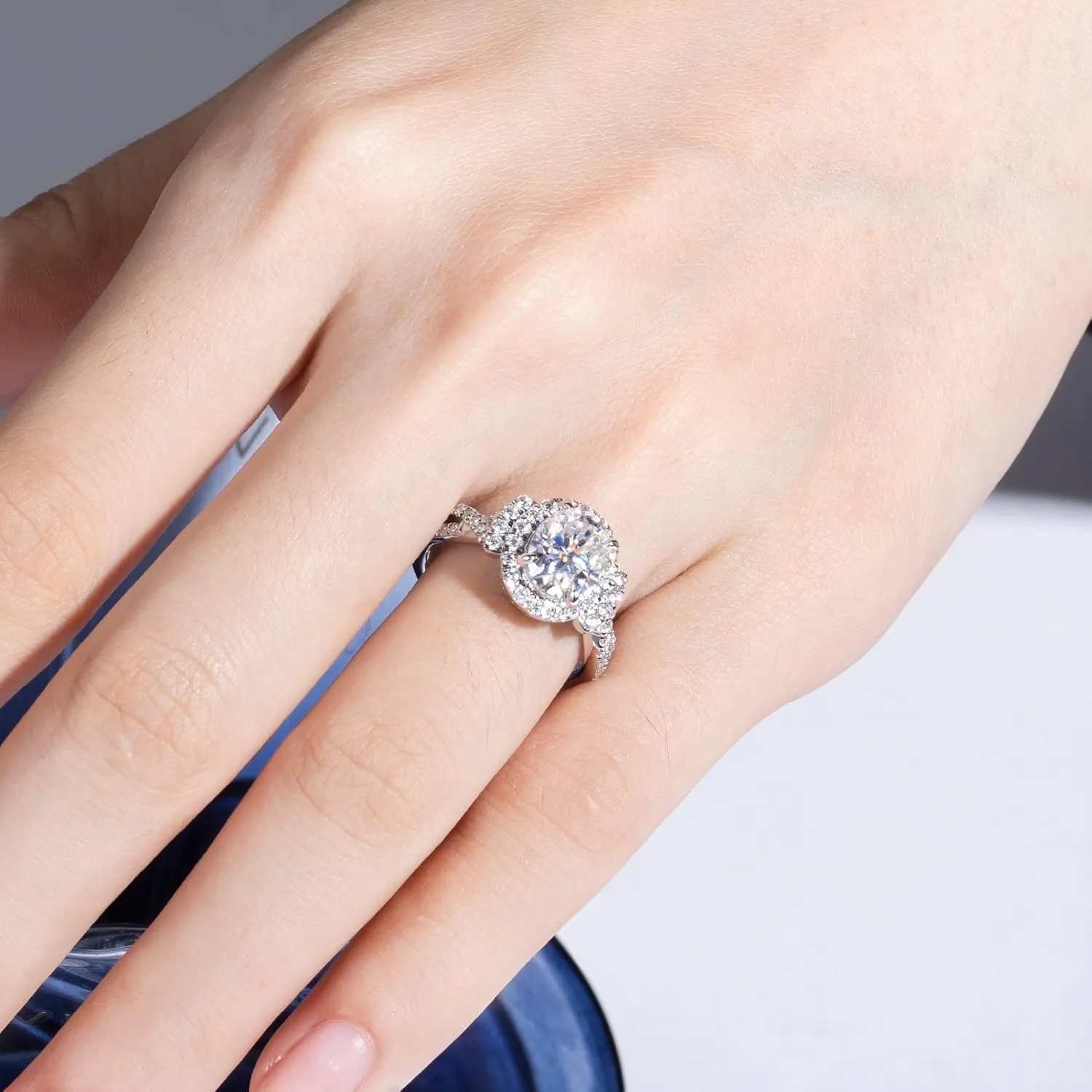 Oval cut Moissanite Halo Engagement Ring for Women 2.65 cttw D color VVS Moissanite Twisting Anniversary Bridal Cathedral Rings Platinum-Plated Silver Infinity Vine Wedding Eternity Band