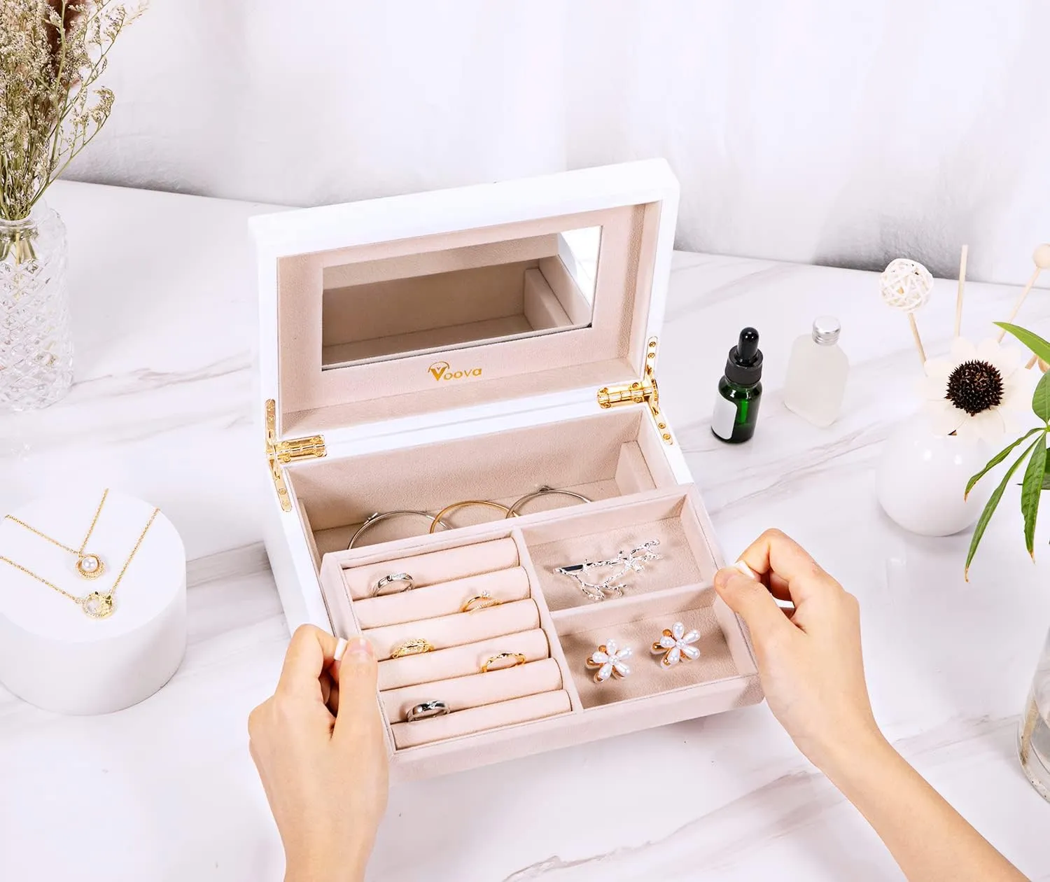 Voova Wooden Jewelry Box Organiser for Women Girls, Deluxe Piano Paint Jewelry Storage Case with Mirror, 2 Layer Jewellery Display Holder with Removable Tray for Earrings Rings Bracelets, White