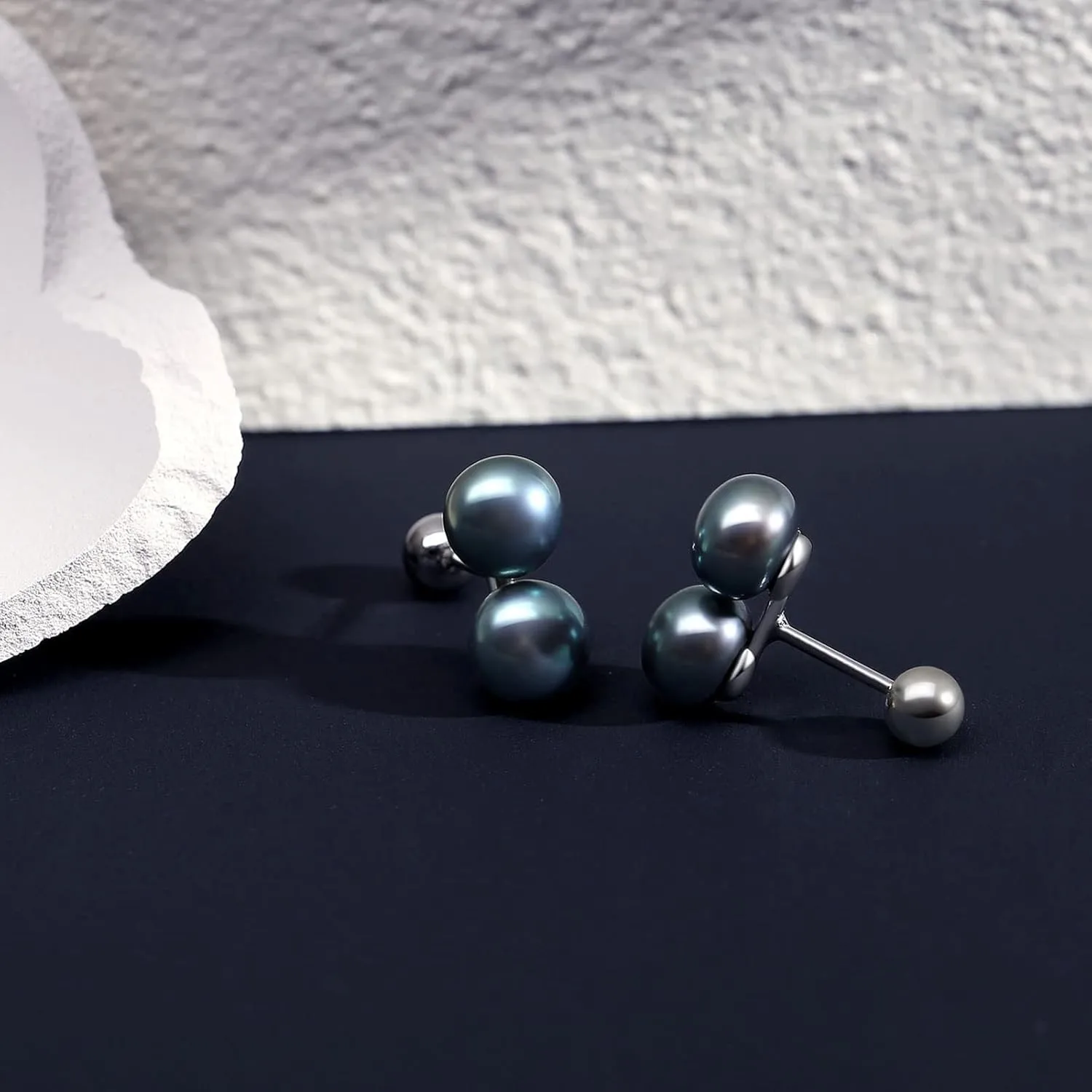 YAMI Pearl Earrings for Women, Freshwater/Saltwater Cultured Pearls in 925 Sterling Silver, Hypoallergenic Earrings for Women, Black/White